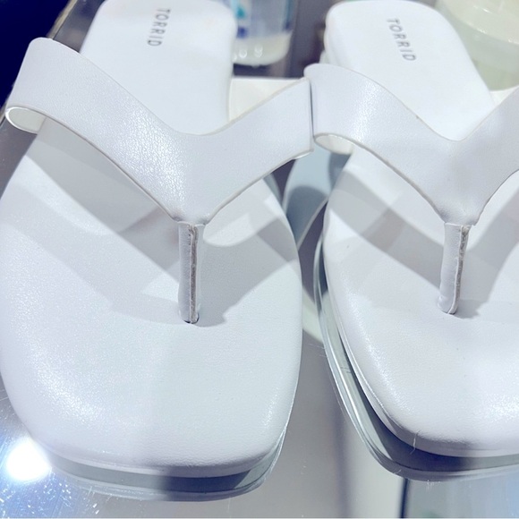 Torrid White Square Toe Thong Sandlal  Flip Flop Faux leather sandals 9.5WW - Picture 2 of 8